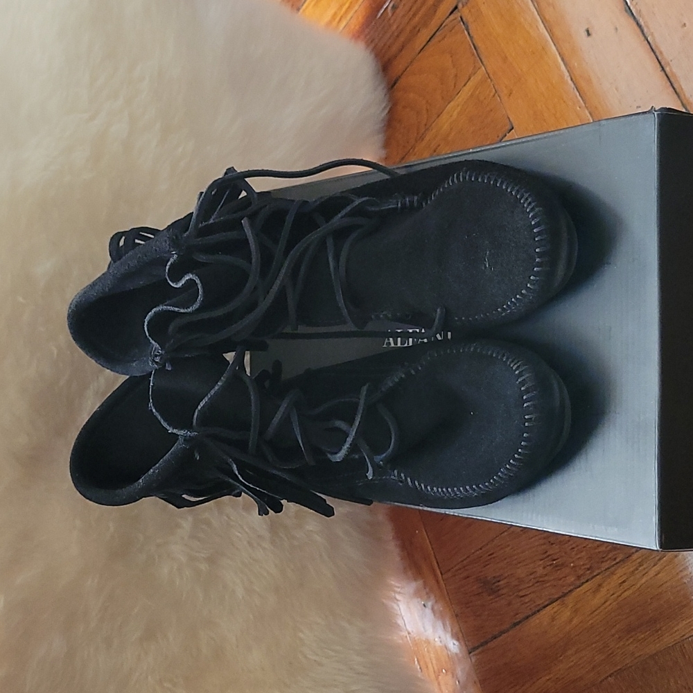 Minnetonka ankle boots, size 7